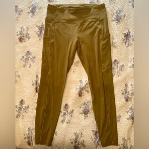 EUC Lululemon Fast & Free Tight with 25’’ Inseam
in Yellow-Green (Chartreuse)